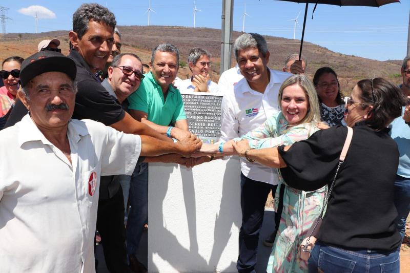 19/10/2023: Governador e deputada celebram avanços inaugurando obras de infraestrutura em Pindaí, Guanambi e Candiba