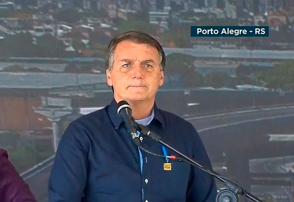 Covid-19: Bolsonaro avalia como 'finalzinho da pandemia', mesmo com alta nas mortes