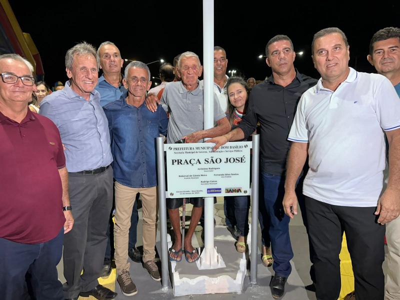 Dom Basílio: Inauguração da Praça em Várzea Grande