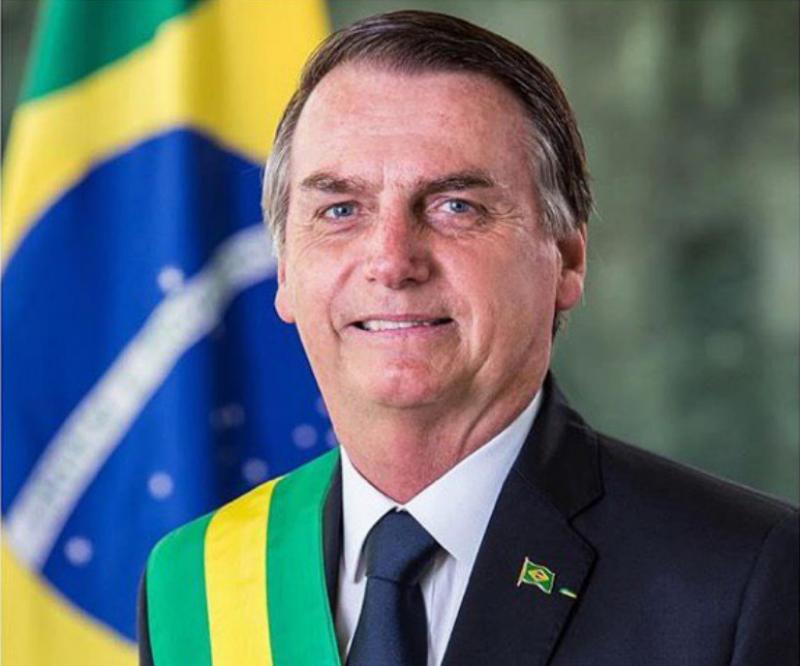 BOLSONARO DIZ QUE FARIA “SACRIFÍCIO” DE DEIXAR CARGO A PEDIDO DO POVO