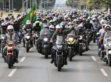 Bolsonaro diz que Tarcísio vai tentar isentar moto de pedágio em rodovias já concedidas