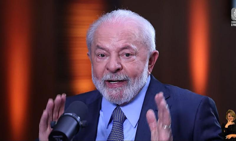 Lula deixa hospital em Brasília após cirurgia
