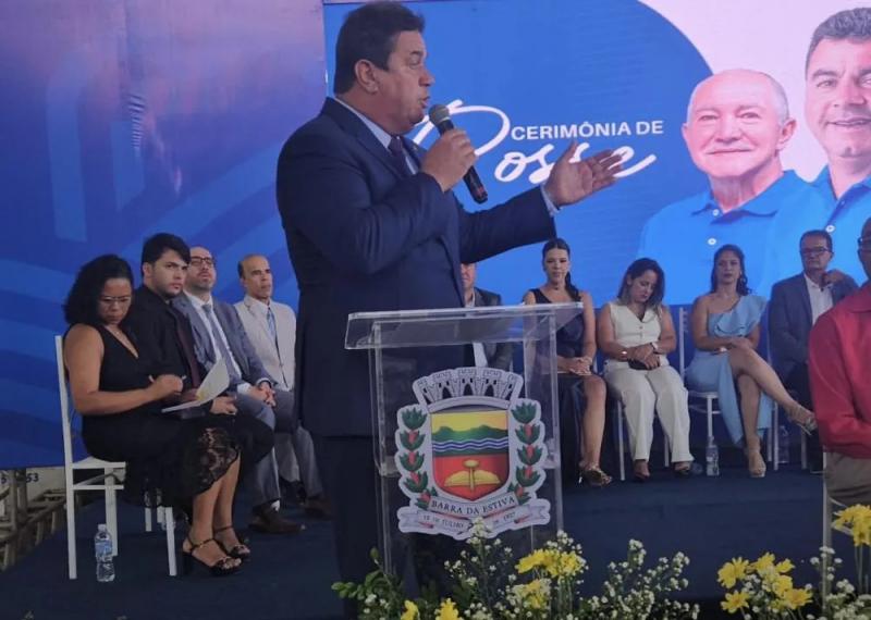03/01/2025: Marquinho Viana reforça apoio a Wilson do Café durante posse em Barra da Estiva