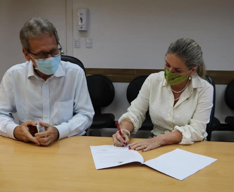03/12: Ivana Bastos destina emenda para aquisição de equipamentos médico hospitalares para Dom Basílio